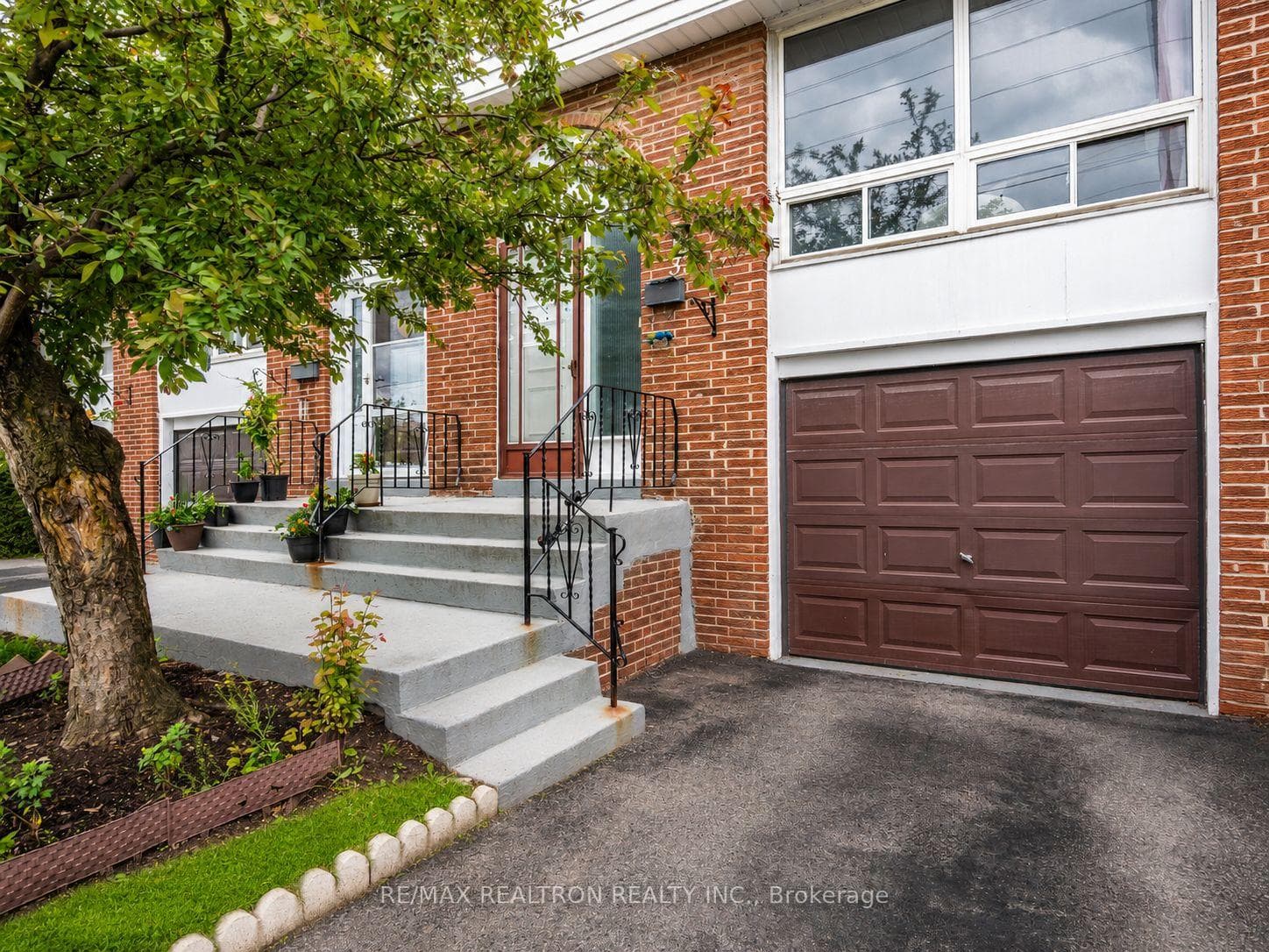 7500 Goreway Drive 37, Mississauga, ON L4T 3C7, Malton